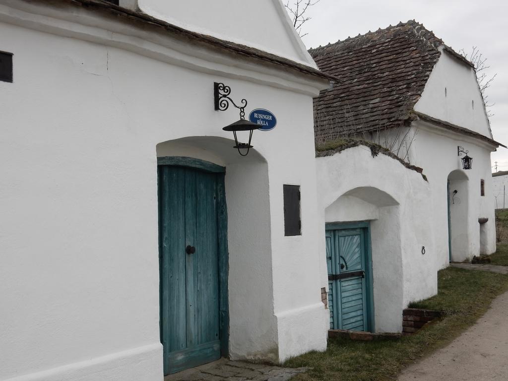 Pension Rudi - Weingut Kellner Hotel Pulkau Bagian luar foto