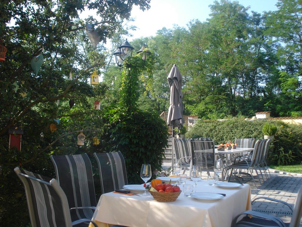 Pension Rudi - Weingut Kellner Hotel Pulkau Bagian luar foto