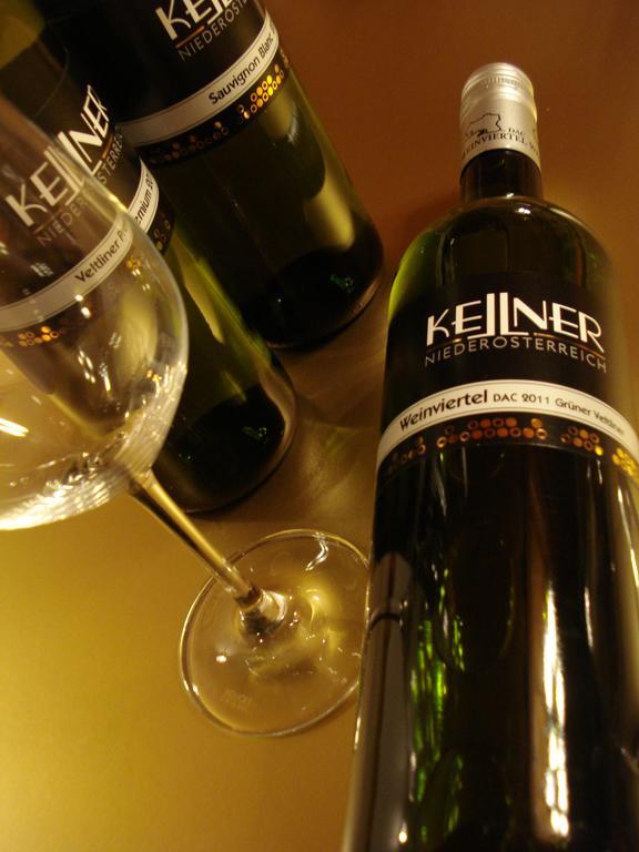 Pension Rudi - Weingut Kellner Hotel Pulkau Bagian luar foto