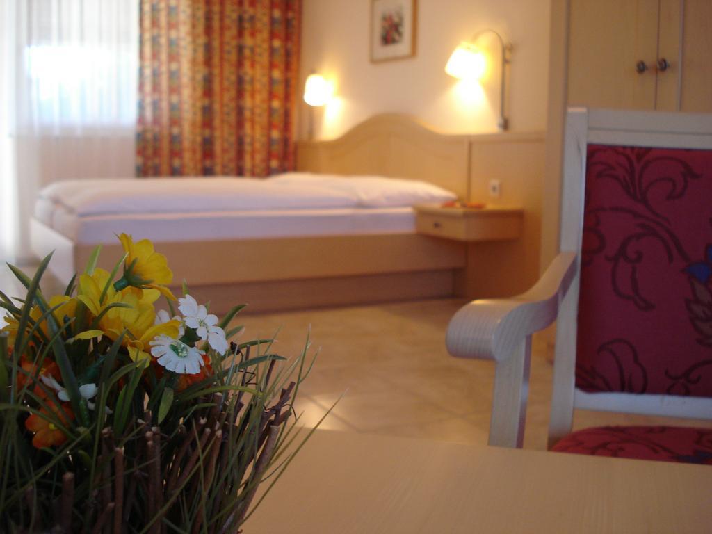 Pension Rudi - Weingut Kellner Hotel Pulkau Bagian luar foto