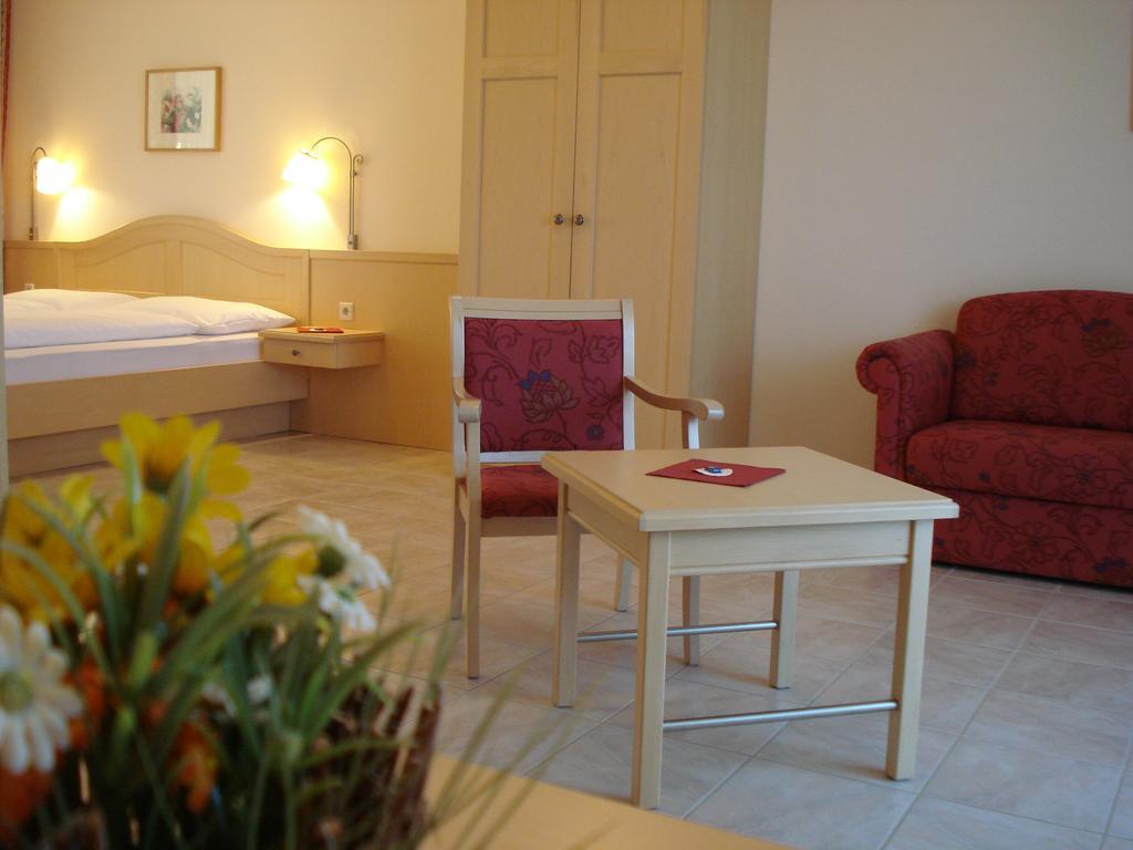 Pension Rudi - Weingut Kellner Hotel Pulkau Bagian luar foto