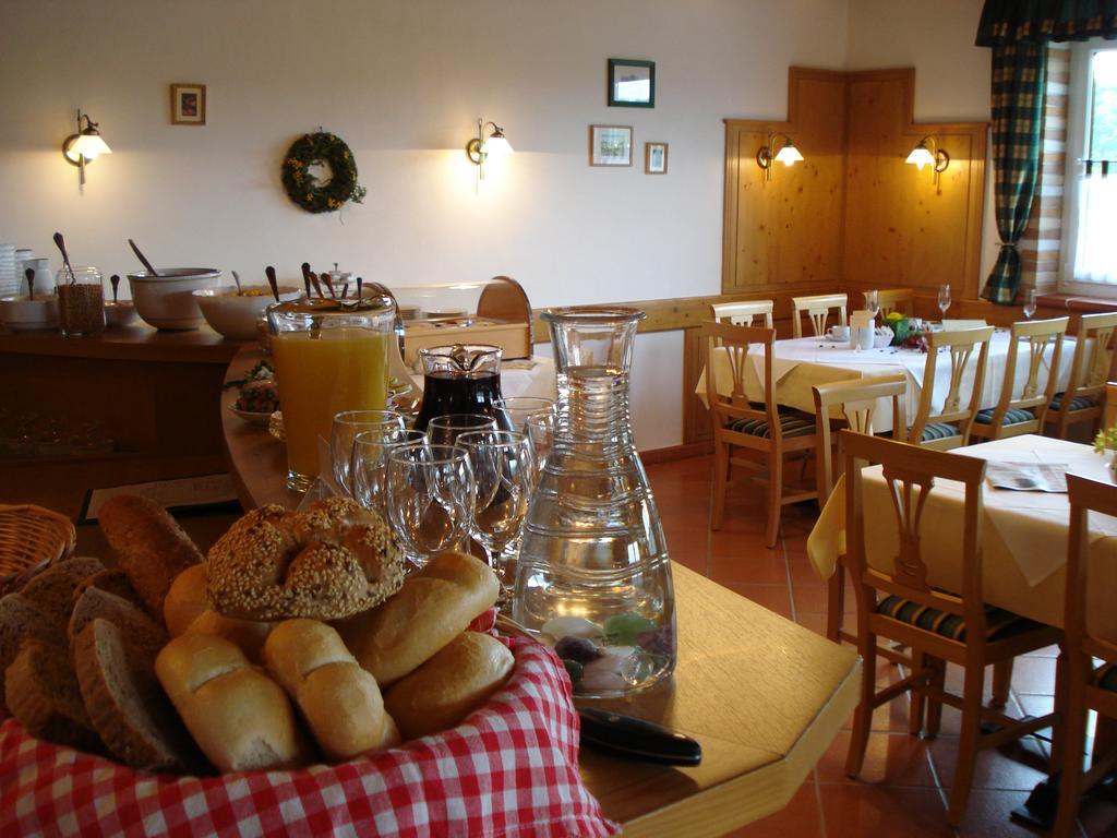 Pension Rudi - Weingut Kellner Hotel Pulkau Bagian luar foto